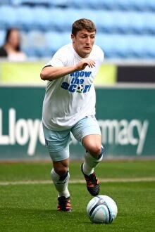 Images Dated 7th April 2012: Gary Deegan in Action: Coventry City vs. Peterborough United, Npower Championship (07-04-2012)