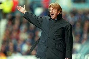 Gordon Strachan in Action: Coventry City vs Aston Villa - FA Carling Premiership