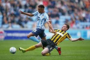 Images Dated 2015 October: Jacob Murphy Evades Matt Tootle in Sky Bet League One Showdown at Ricoh Arena