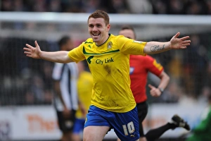 Images Dated 2013 April: John Fleck's Euphoric Goal: Coventry City's Triumphant Victory Celebration vs