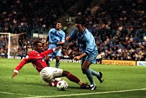 Images Dated 2001: Keith O'Neill vs Jermaine Jenas: Coventry City vs Nottingham Forest Foul (2001)