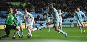Images Dated 10th November 2012: Late Drama: McGoldrick's Last-Minute Bid for Coventry City Equalizer vs Scunthorpe United