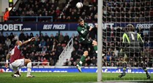 Images Dated 2nd January 2012: Lukas Jutkiewicz's Header for Coventry City vs. West Ham United (Npower Championship, 02-01-2012)