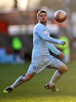 Images Dated 18th February 2012: Oliver Norwood Leads Coventry City in Npower Championship Battle against Nottingham Forest at City