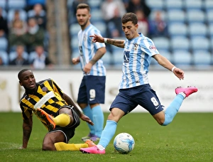 Images Dated 2015 October: Ruben Lameiras Goes for Glory: Coventry City vs Shrewsbury Town