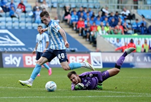 Images Dated 2015 September: Ryan Kent's Slick Moves: Outmaneuvering Tommy Lee in Coventry City's Sky Bet League One Victory